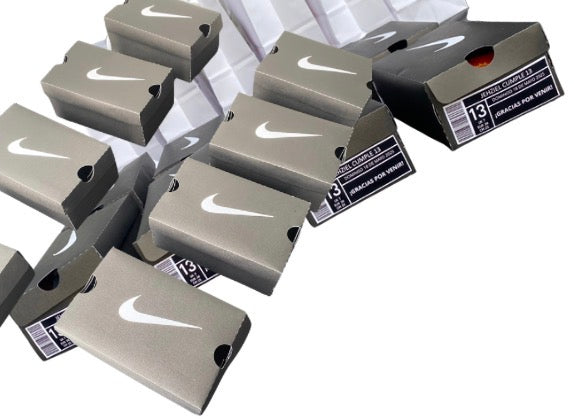 SNEAKER BOX